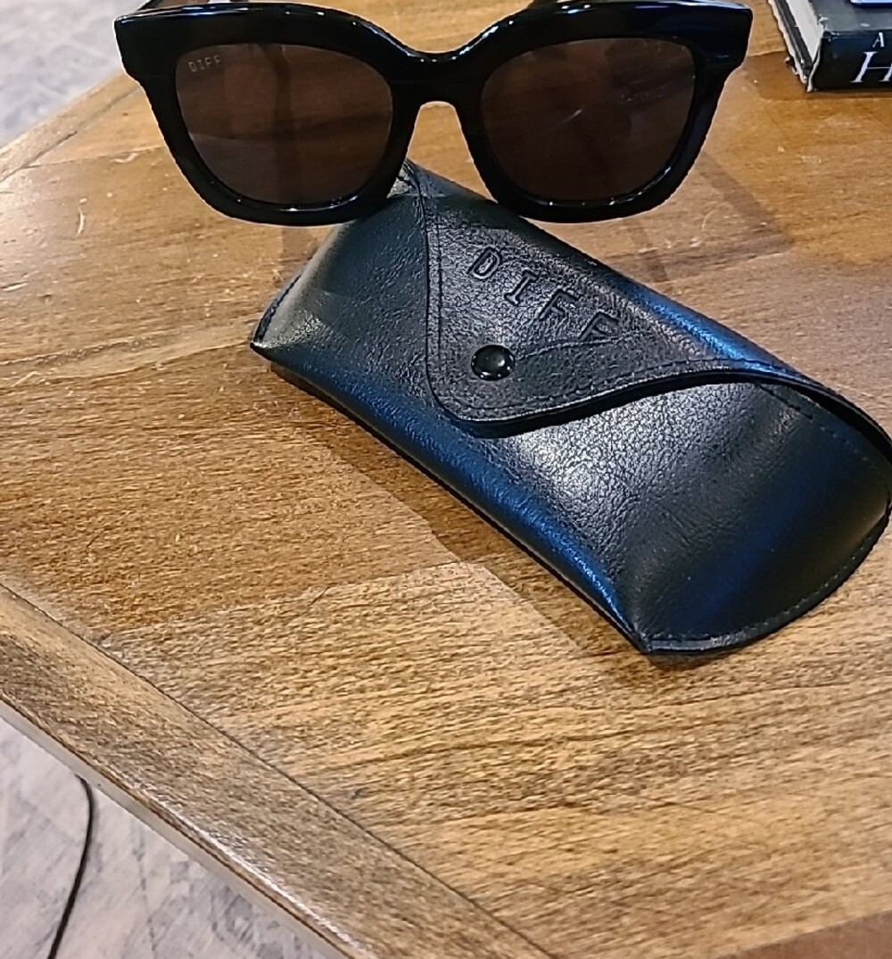 Diff Carson Polarized Eyewear Black Sunglasses with Black Case - Picture 3 of 7